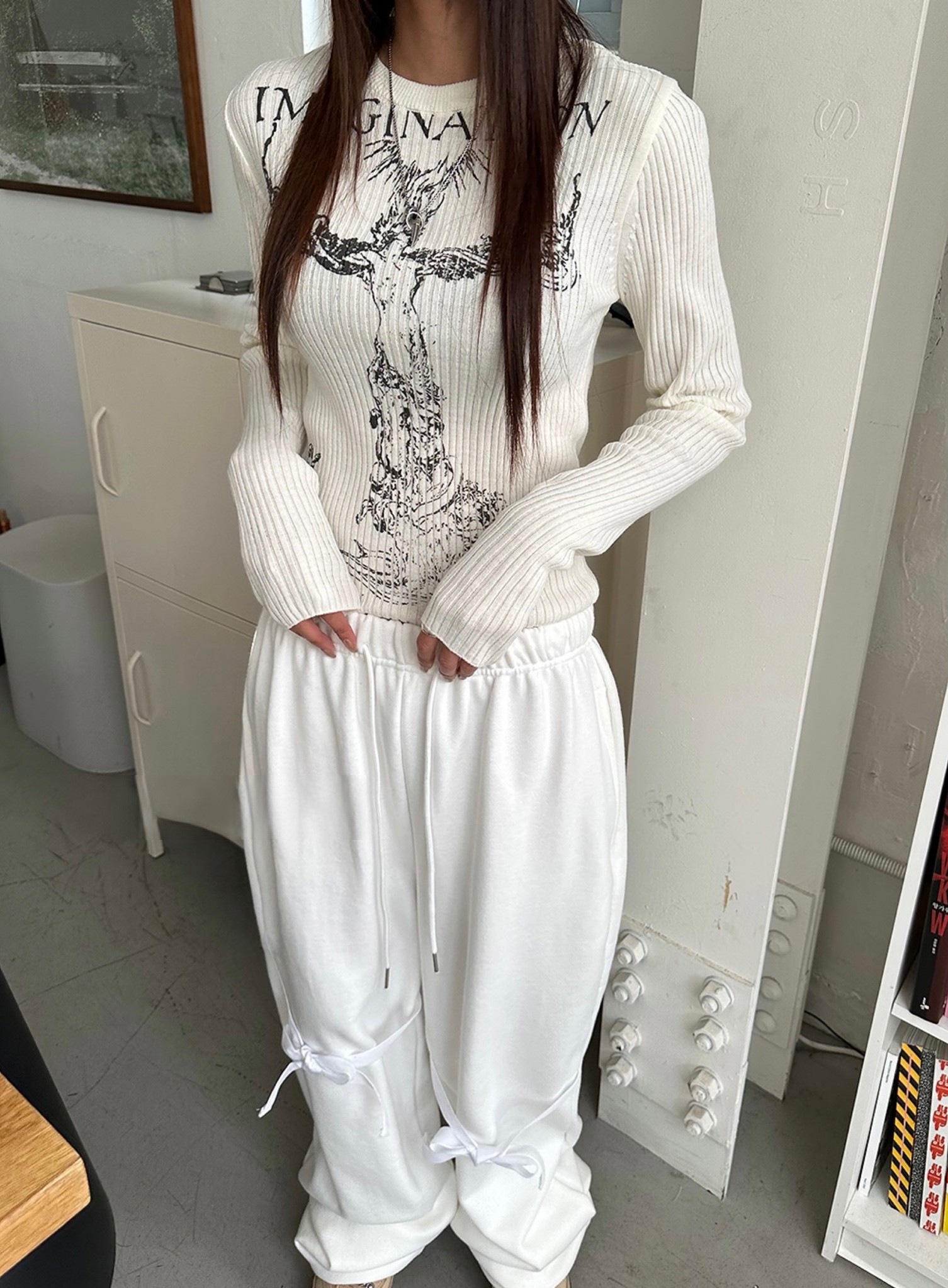 Korean Style Slim Fit Printed Knit Long Sleeve T-Shirt with Unique Street Pattern and Round Neck Korean Style Slim Fit Printed Knit Long Sleeve T-Shirt with Unique Street Pattern and Round Neck