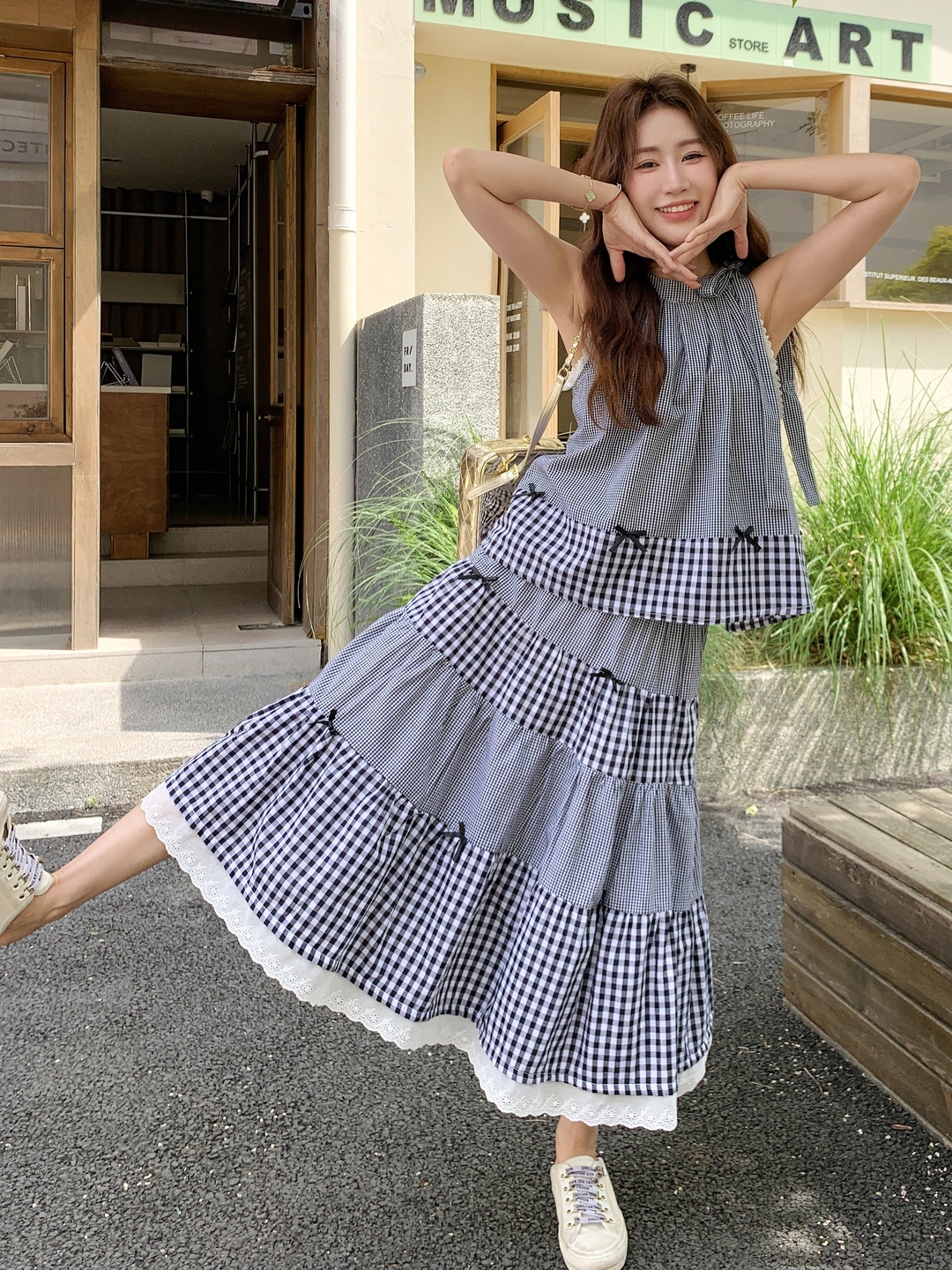 Korean Style Summer 2025 Two-Piece Set: Spliced Halter Neck Vest with Lace Half Skirt for Women Korean Style Summer 2025 Two-Piece Set: Spliced Halter Neck Vest with Lace Half Skirt for Women