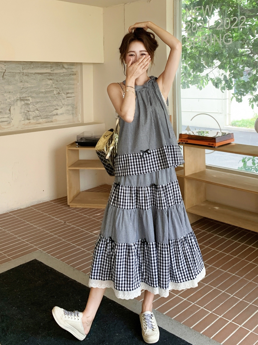 Korean Style Summer 2025 Two-Piece Set: Spliced Halter Neck Vest with Lace Half Skirt for Women Korean Style Summer 2025 Two-Piece Set: Spliced Halter Neck Vest with Lace Half Skirt for Women