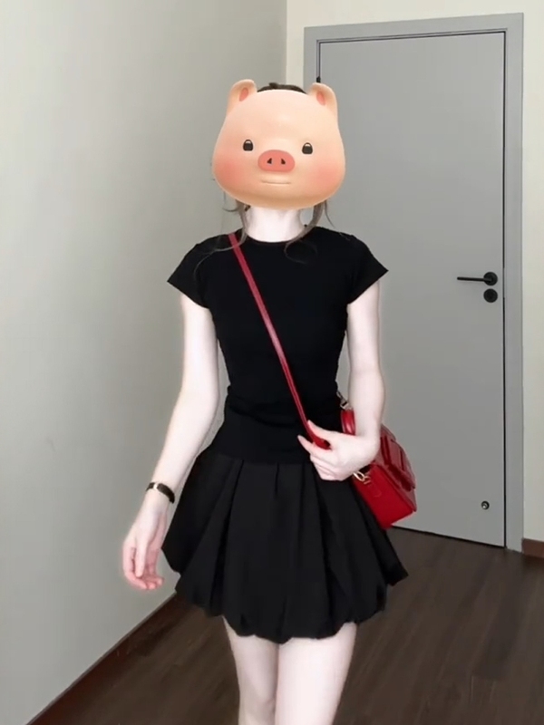 Korean-Style Summer Two-Piece Set for Women - Black Short-Sleeve T-Shirt & Puff Flower Bud Skirt - Age-Reducing Fashion Korean-Style Summer Two-Piece Set for Women - Black Short-Sleeve T-Shirt & Puff Flower Bud Skirt - Age-Reducing Fashion