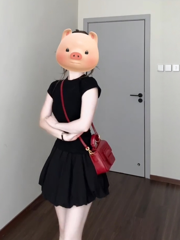 Korean-Style Summer Two-Piece Set for Women - Black Short-Sleeve T-Shirt & Puff Flower Bud Skirt - Age-Reducing Fashion