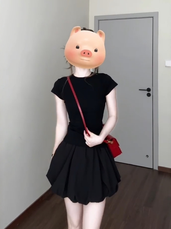 Korean-Style Summer Two-Piece Set for Women - Black Short-Sleeve T-Shirt & Puff Flower Bud Skirt - Age-Reducing Fashion Korean-Style Summer Two-Piece Set for Women - Black Short-Sleeve T-Shirt & Puff Flower Bud Skirt - Age-Reducing Fashion