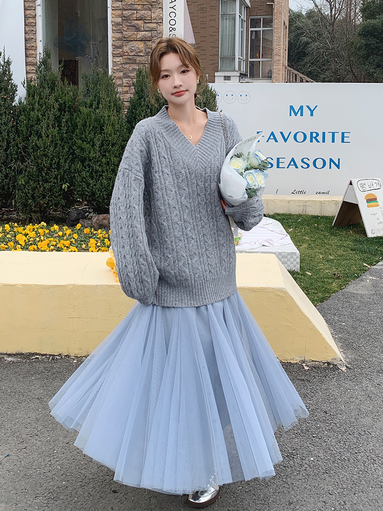 Korean Style Two-Piece Set for Women - Spring 2025 Gray Twisted Knit Sweater and Mesh Skirt Korean Style Two-Piece Set for Women - Spring 2025 Gray Twisted Knit Sweater and Mesh Skirt