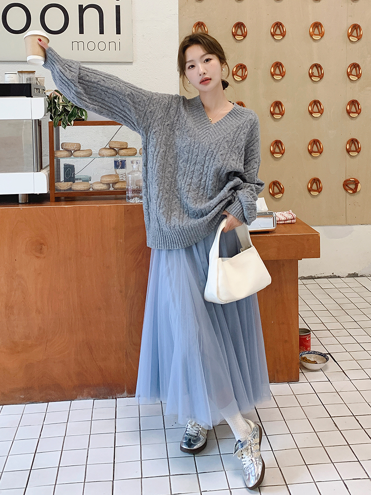 Korean Style Two-Piece Set for Women - Spring 2025 Gray Twisted Knit Sweater and Mesh Skirt Korean Style Two-Piece Set for Women - Spring 2025 Gray Twisted Knit Sweater and Mesh Skirt