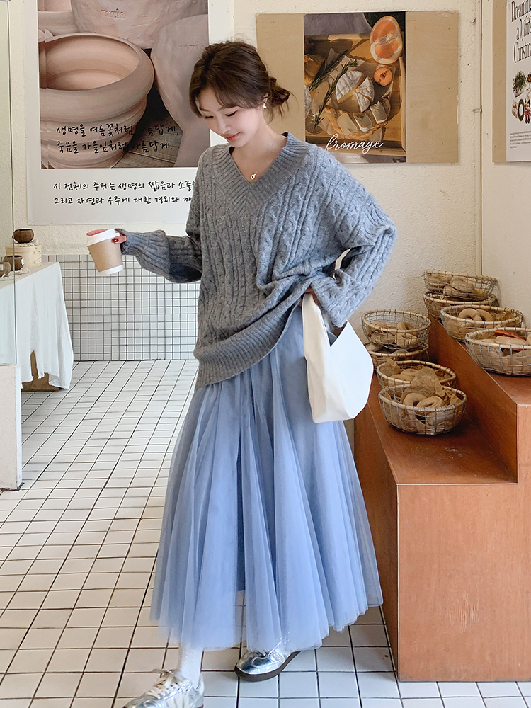 Korean Style Two-Piece Set for Women - Spring 2025 Gray Twisted Knit Sweater and Mesh Skirt Korean Style Two-Piece Set for Women - Spring 2025 Gray Twisted Knit Sweater and Mesh Skirt