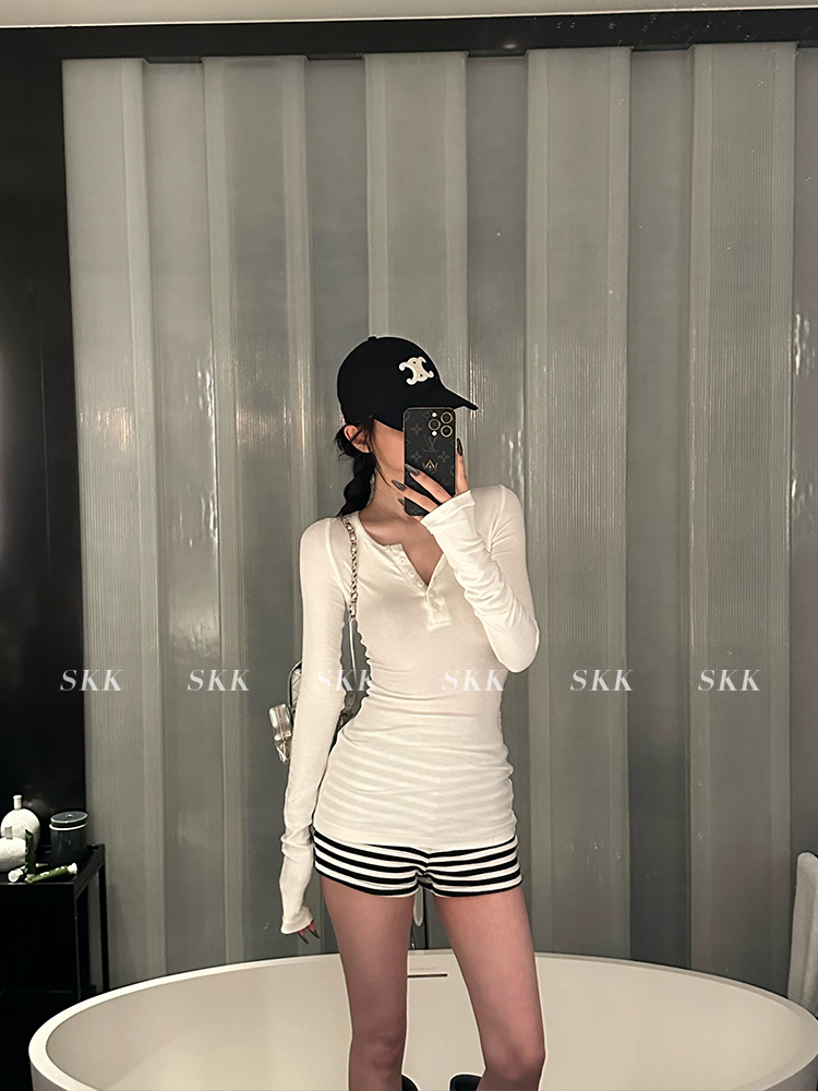 Korean Style V-Neck Knitted Body Top - Pure Desire Design with Hot Girl Shorts Set for Women - Chic Summer Fashion Korean Style V-Neck Knitted Body Top - Pure Desire Design with Hot Girl Shorts Set for Women - Chic Summer Fashion