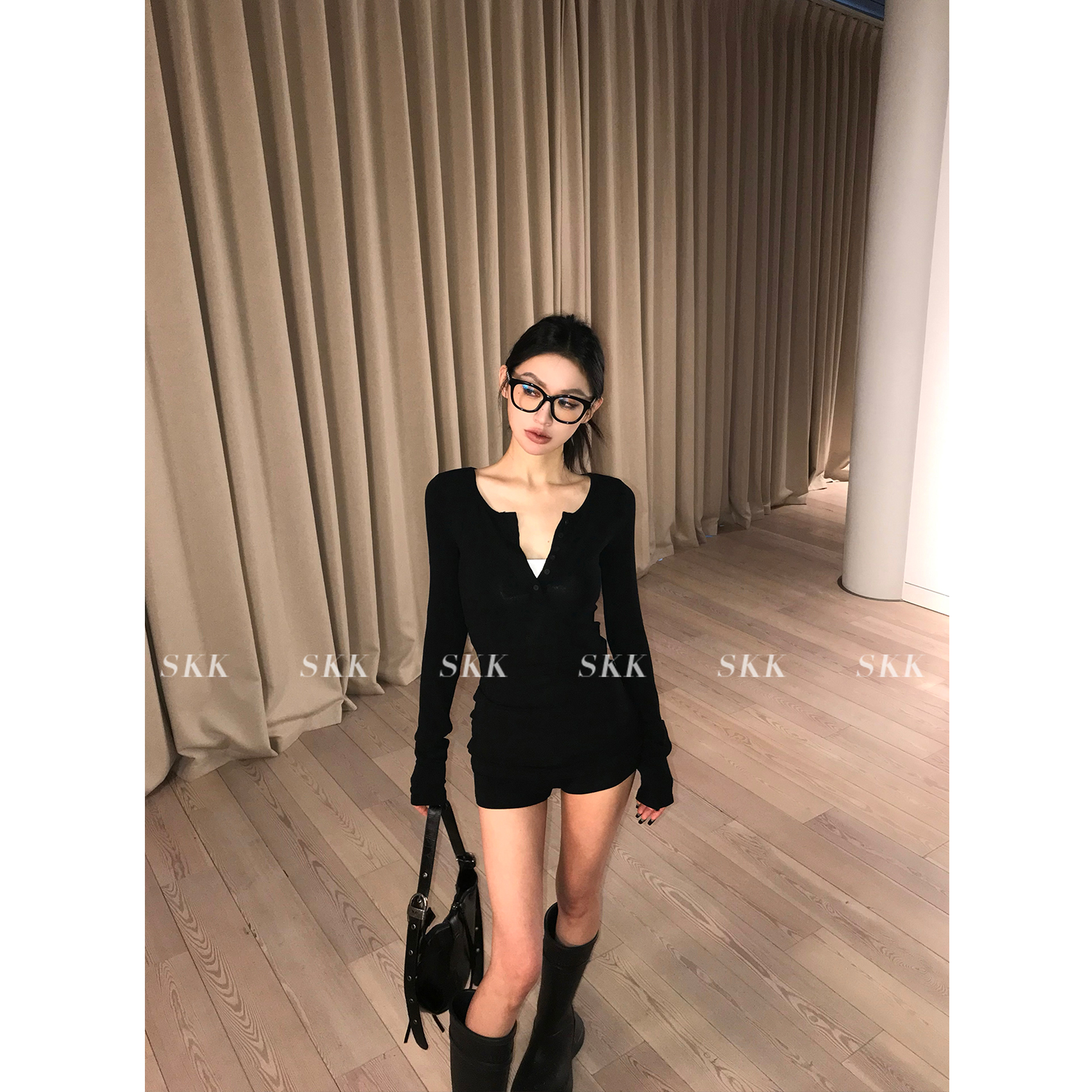 Korean Style V-Neck Knitted Body Top - Pure Desire Design with Hot Girl Shorts Set for Women - Chic Summer Fashion Korean Style V-Neck Knitted Body Top - Pure Desire Design with Hot Girl Shorts Set for Women - Chic Summer Fashion