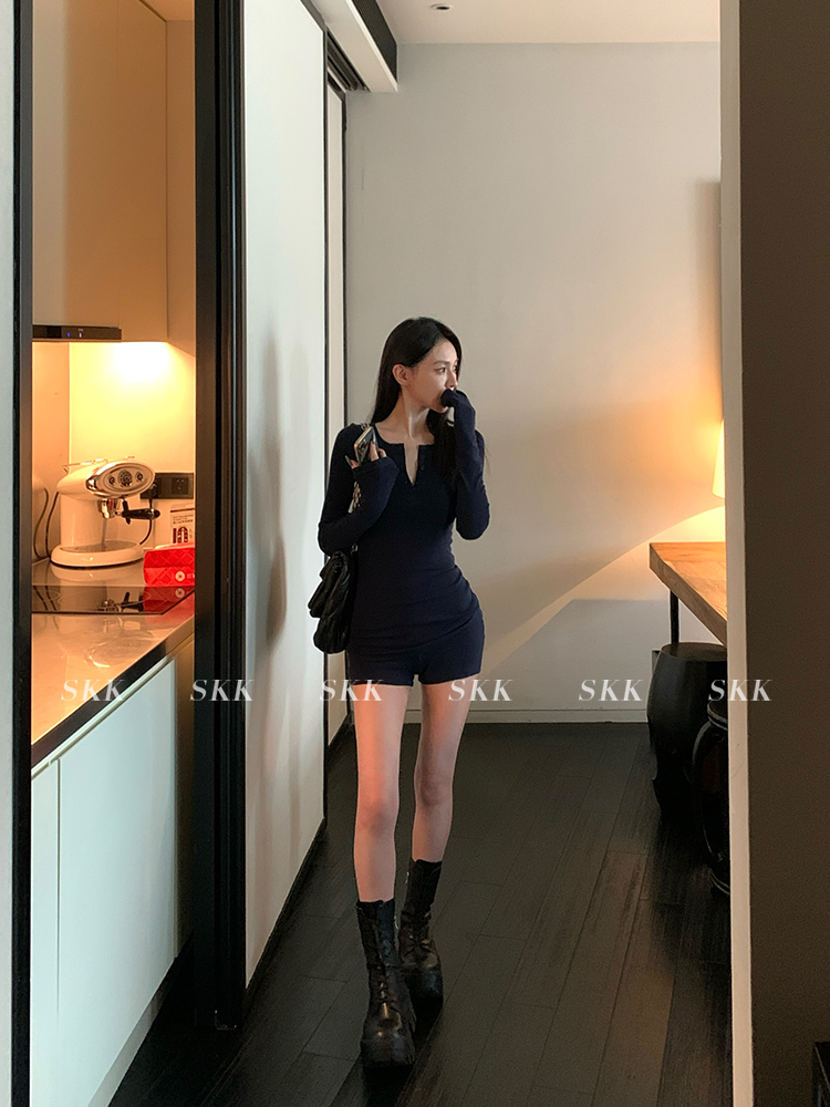 Korean Style V-Neck Knitted Body Top - Pure Desire Design with Hot Girl Shorts Set for Women - Chic Summer Fashion Korean Style V-Neck Knitted Body Top - Pure Desire Design with Hot Girl Shorts Set for Women - Chic Summer Fashion