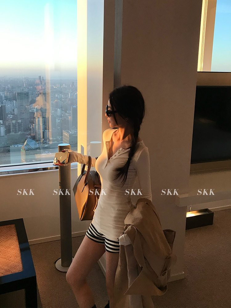 Korean Style V-Neck Knitted Body Top - Pure Desire Design with Hot Girl Shorts Set for Women - Chic Summer Fashion Korean Style V-Neck Knitted Body Top - Pure Desire Design with Hot Girl Shorts Set for Women - Chic Summer Fashion