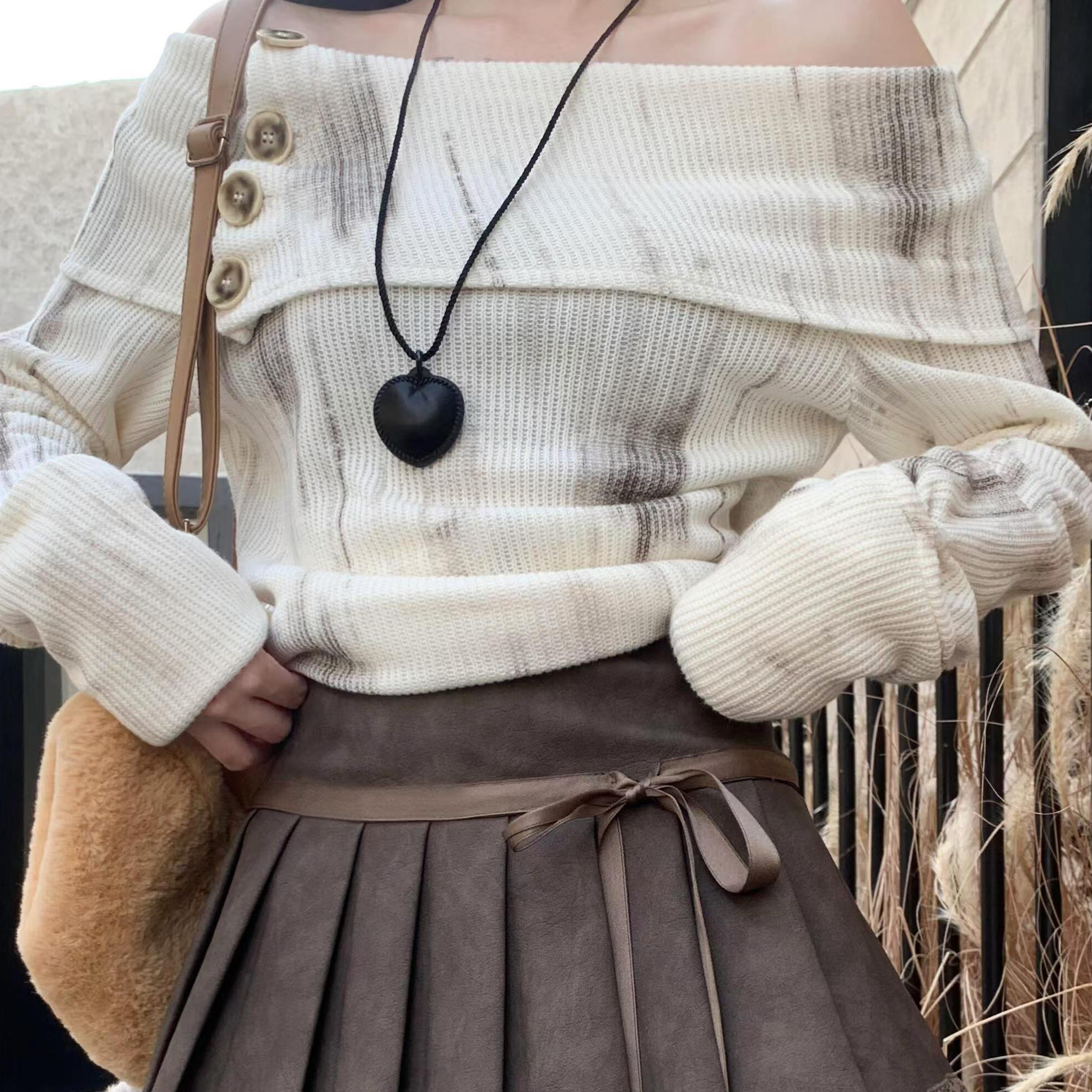 Korean Style Vintage 3D Heart Necklace - Thin Leather Cord Sweater Chain, Women's Fashion Accessory for 2025