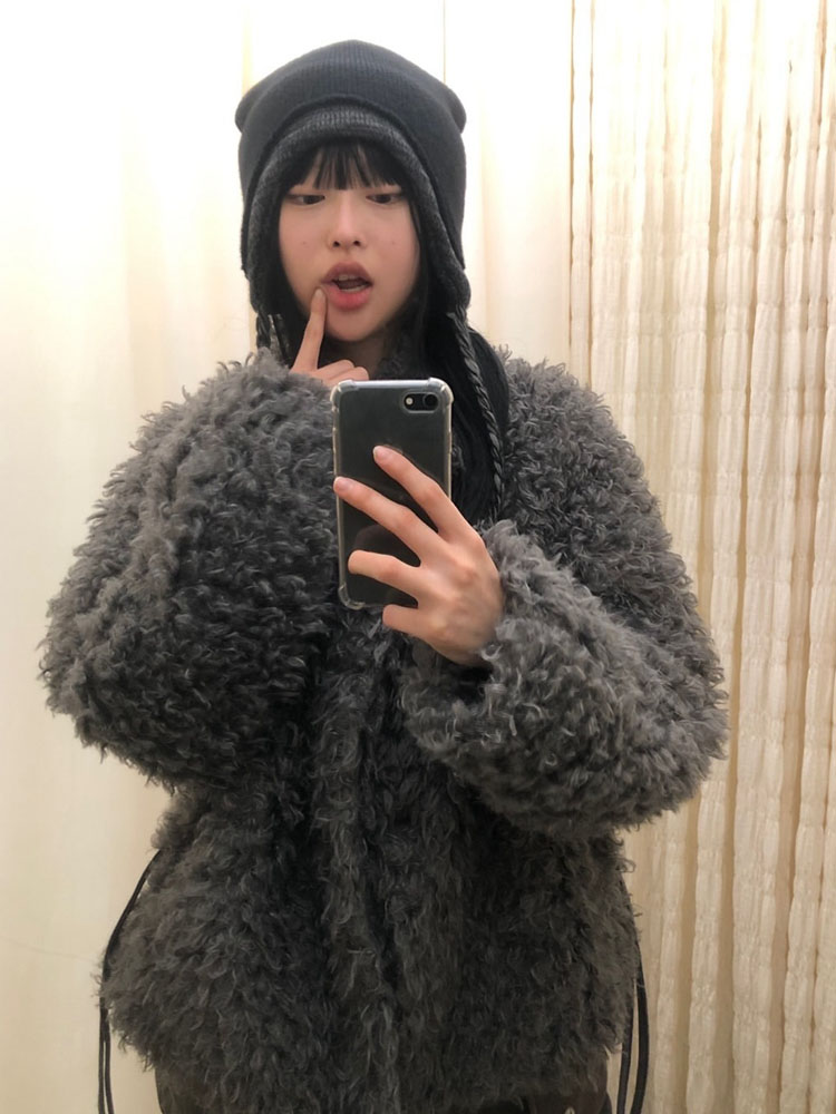 Korean-Style Warm Knitted Lei Feng Hat - Retro Casual Spliced Design for Ear Protection, Flattering Fit, Versatile Fashion Accessory Korean-Style Warm Knitted Lei Feng Hat - Retro Casual Spliced Design for Ear Protection, Flattering Fit, Versatile Fashion Accessory