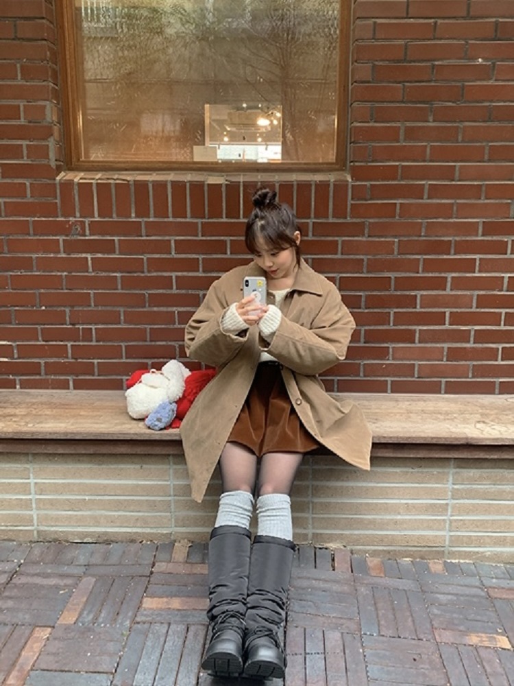 Korean Style Winter Mini Skirt Set with Waist Belt in Beautiful Matte Velvet - Trendy Fashion for Girls Korean Style Winter Mini Skirt Set with Waist Belt in Beautiful Matte Velvet - Trendy Fashion for Girls