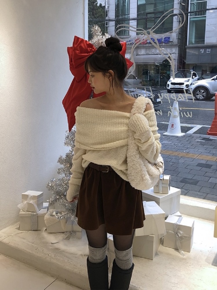 Korean Style Winter Mini Skirt Set with Waist Belt in Beautiful Matte Velvet - Trendy Fashion for Girls Korean Style Winter Mini Skirt Set with Waist Belt in Beautiful Matte Velvet - Trendy Fashion for Girls