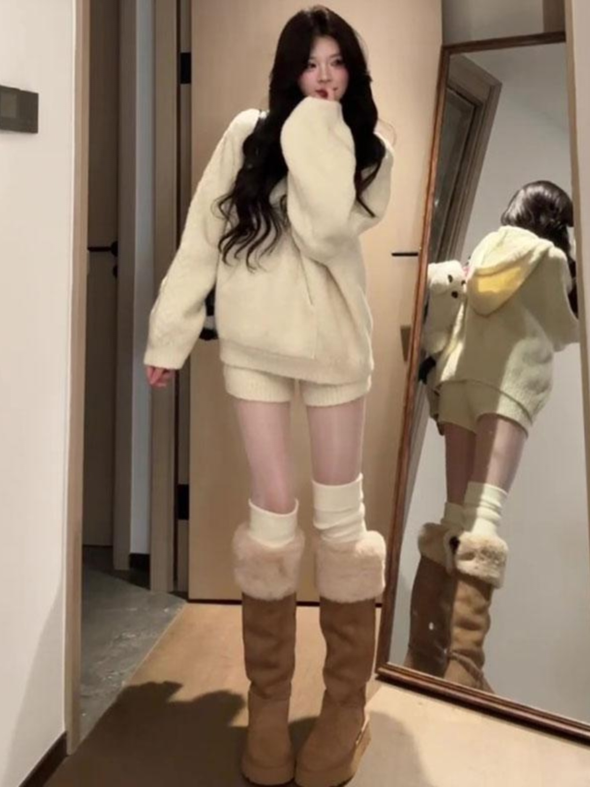 Korean-Style Winter Two-Piece Set: Casual Hooded Top & High-Waisted Slimming Shorts for Women Korean-Style Winter Two-Piece Set: Casual Hooded Top & High-Waisted Slimming Shorts for Women