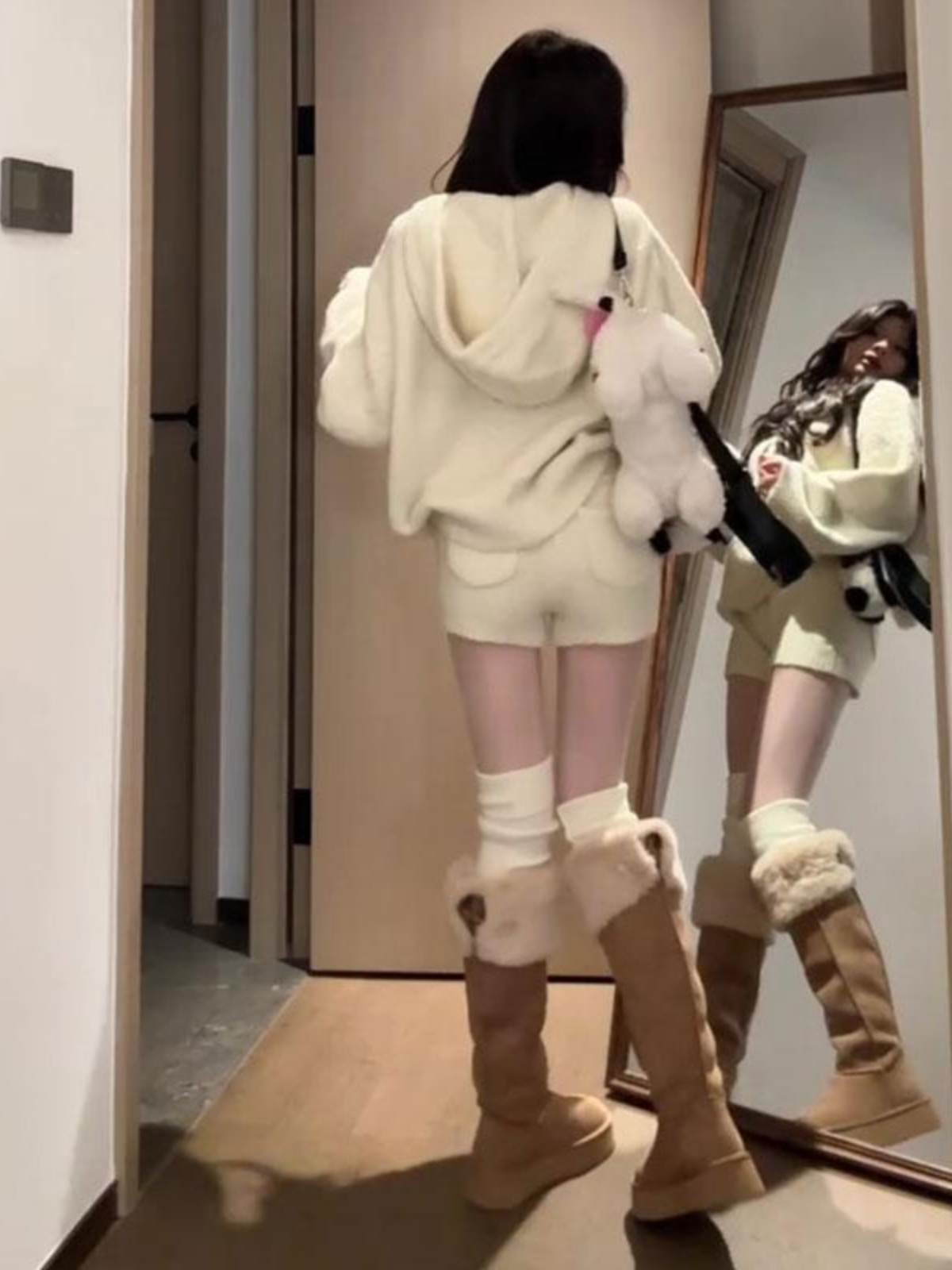 Korean-Style Winter Two-Piece Set: Casual Hooded Top & High-Waisted Slimming Shorts for Women Korean-Style Winter Two-Piece Set: Casual Hooded Top & High-Waisted Slimming Shorts for Women