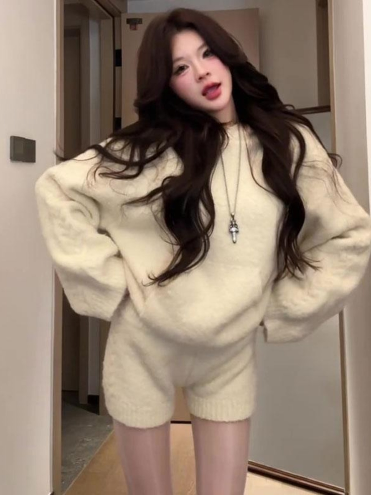 Korean-Style Winter Two-Piece Set: Casual Hooded Top & High-Waisted Slimming Shorts for Women Korean-Style Winter Two-Piece Set: Casual Hooded Top & High-Waisted Slimming Shorts for Women