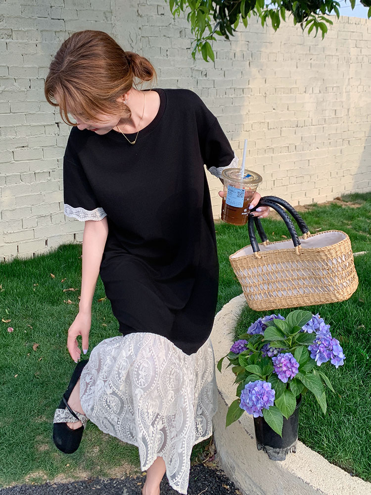 Lace Spliced Short-Sleeve T-Shirt Dress for Women, Elegant Slimming Mermaid Skirt, Loose Fit, 2025 Summer Style, Chic Fashion