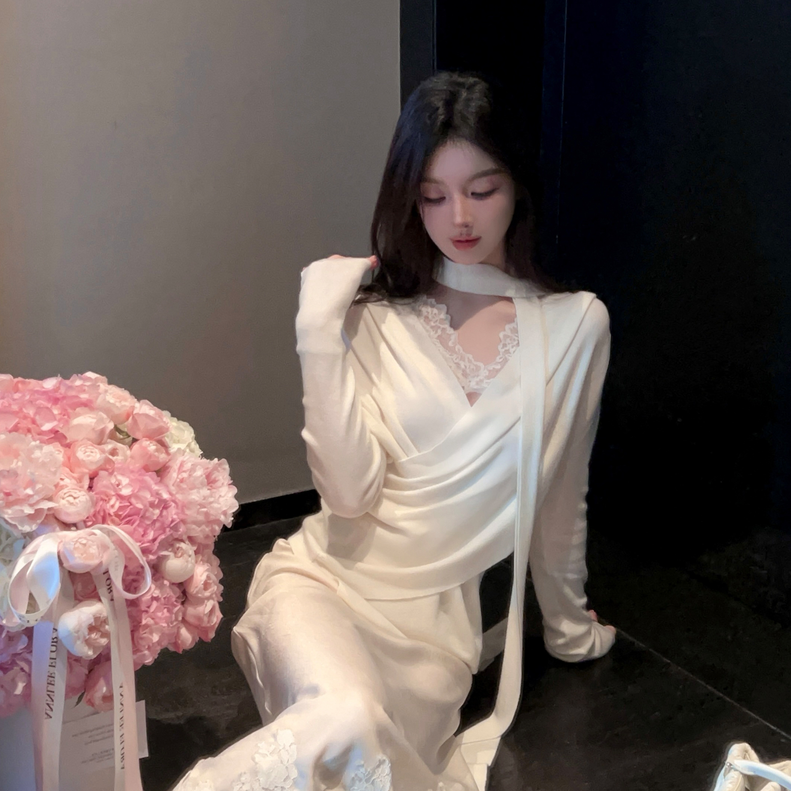 Lace Trim Satin White High-Waisted Mermaid Skirt for Women - Slim Fit Winter Fashion Style