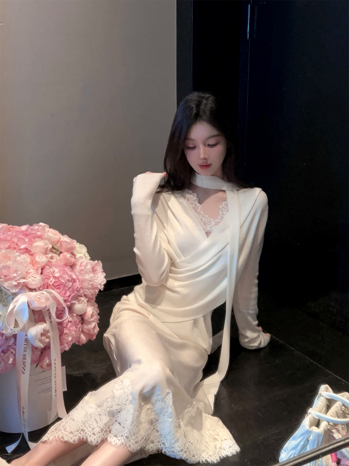 Lace Trim Satin White High-Waisted Mermaid Skirt for Women - Slim Fit Winter Fashion Style