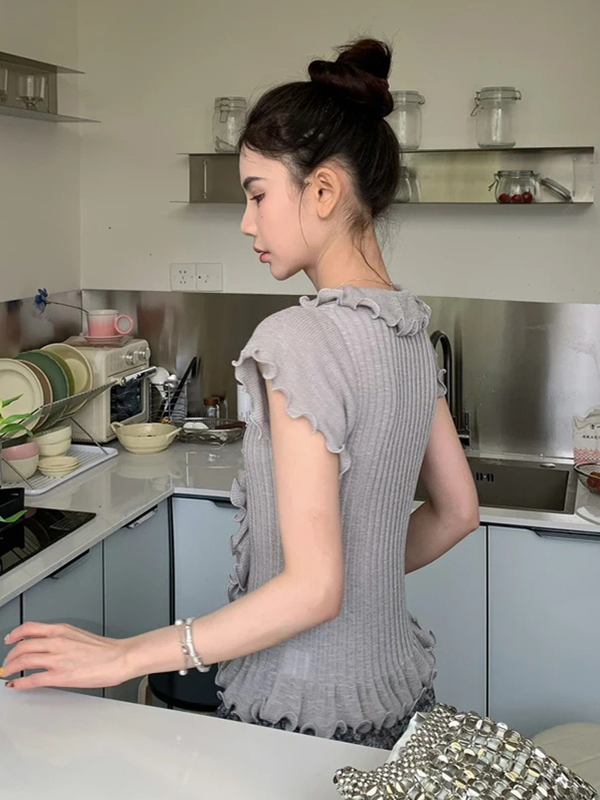 Lace Trim V-Neck Short Sleeve T-Shirt for Women - Stylish Fitted Knit Top for Summer, Unique Designer-Style Fashion Lace Trim V-Neck Short Sleeve T-Shirt for Women - Stylish Fitted Knit Top for Summer, Unique Designer-Style Fashion