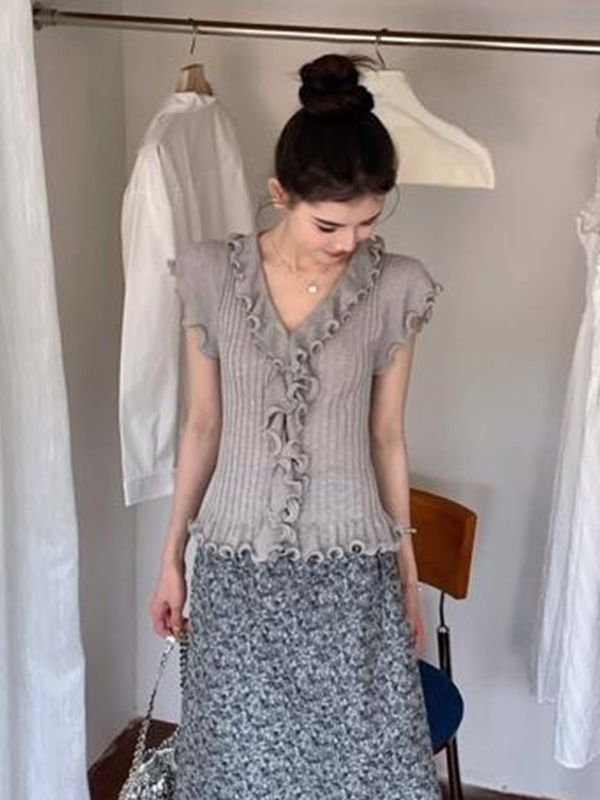 Lace Trim V-Neck Short Sleeve T-Shirt for Women - Stylish Fitted Knit Top for Summer, Unique Designer-Style Fashion Lace Trim V-Neck Short Sleeve T-Shirt for Women - Stylish Fitted Knit Top for Summer, Unique Designer-Style Fashion