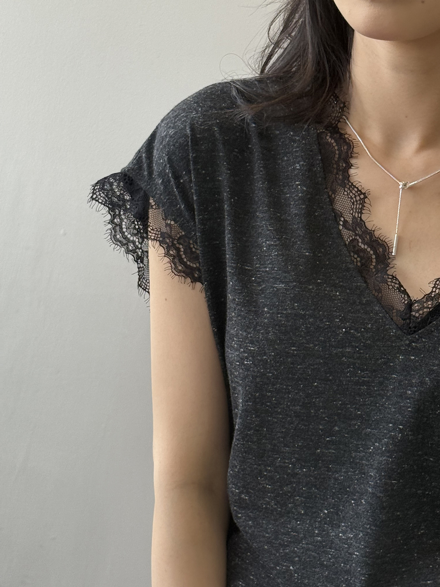 Lace Trim V-Neck Short Sleeve T-Shirt for Women, French Style Loose Top with Wide Shoulders, 2025 Summer Fashion