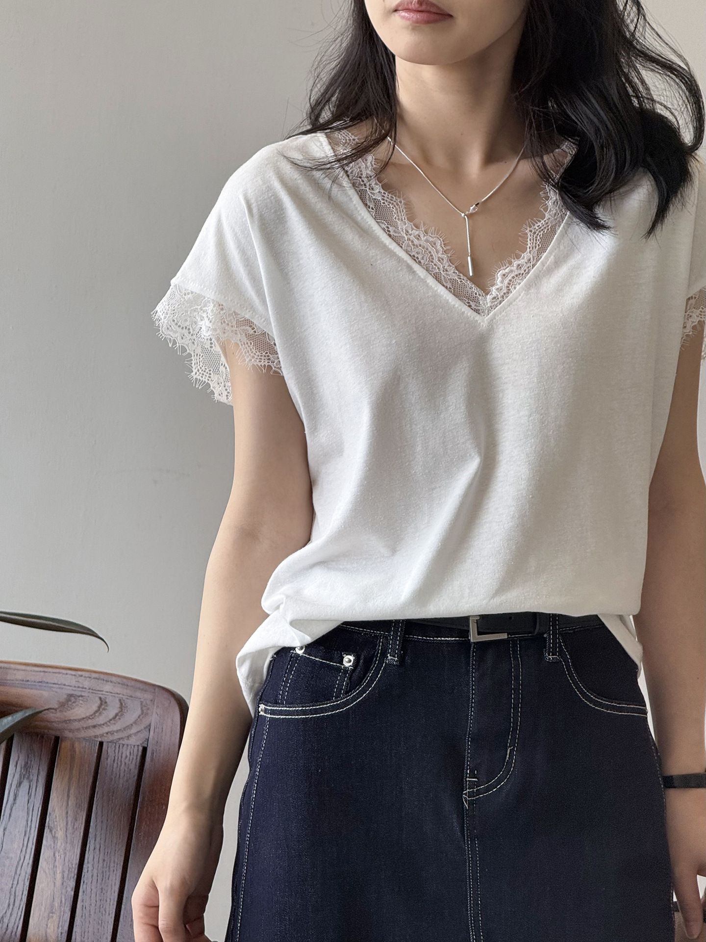 Lace Trim V-Neck Short Sleeve T-Shirt for Women, French Style Loose Top with Wide Shoulders, 2025 Summer Fashion Lace Trim V-Neck Short Sleeve T-Shirt for Women, French Style Loose Top with Wide Shoulders, 2025 Summer Fashion