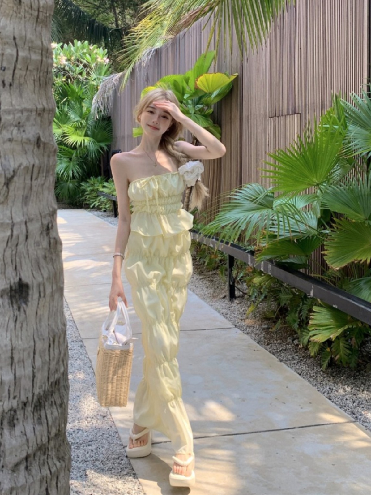 Lace-Up Pleated Strapless Cake Half Skirt Set - Sweet and Spicy Vacation Style, Waist-Cinching Design for a Fresh Look Lace-Up Pleated Strapless Cake Half Skirt Set - Sweet and Spicy Vacation Style, Waist-Cinching Design for a Fresh Look