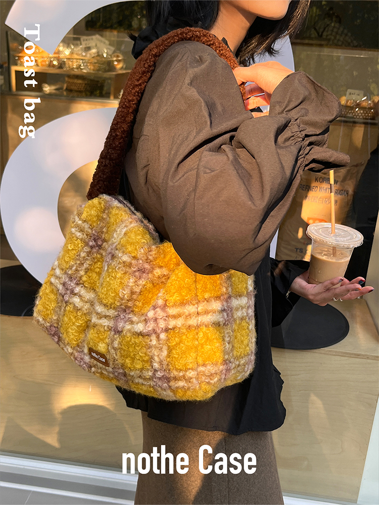 Lamb Wool Large Capacity Versatile Shoulder Bag - Raw Toast Spring Autumn Niche Underarm Bag Lamb Wool Large Capacity Versatile Shoulder Bag - Raw Toast Spring Autumn Niche Underarm Bag