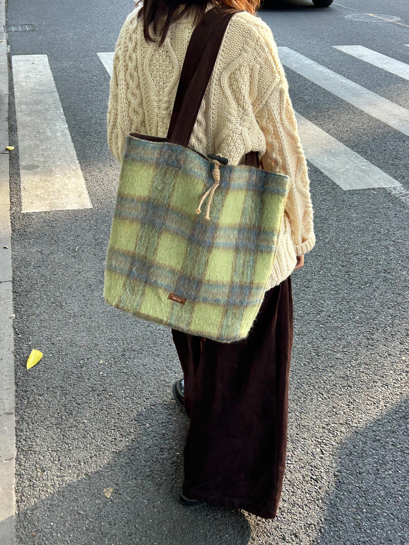 Large Capacity Plaid Tote Bag - Vintage Casual Commuter Bag for Relaxed Style - Perfect for Daily Use and Art Museum Visits Large Capacity Plaid Tote Bag - Vintage Casual Commuter Bag for Relaxed Style - Perfect for Daily Use and Art Museum Visits