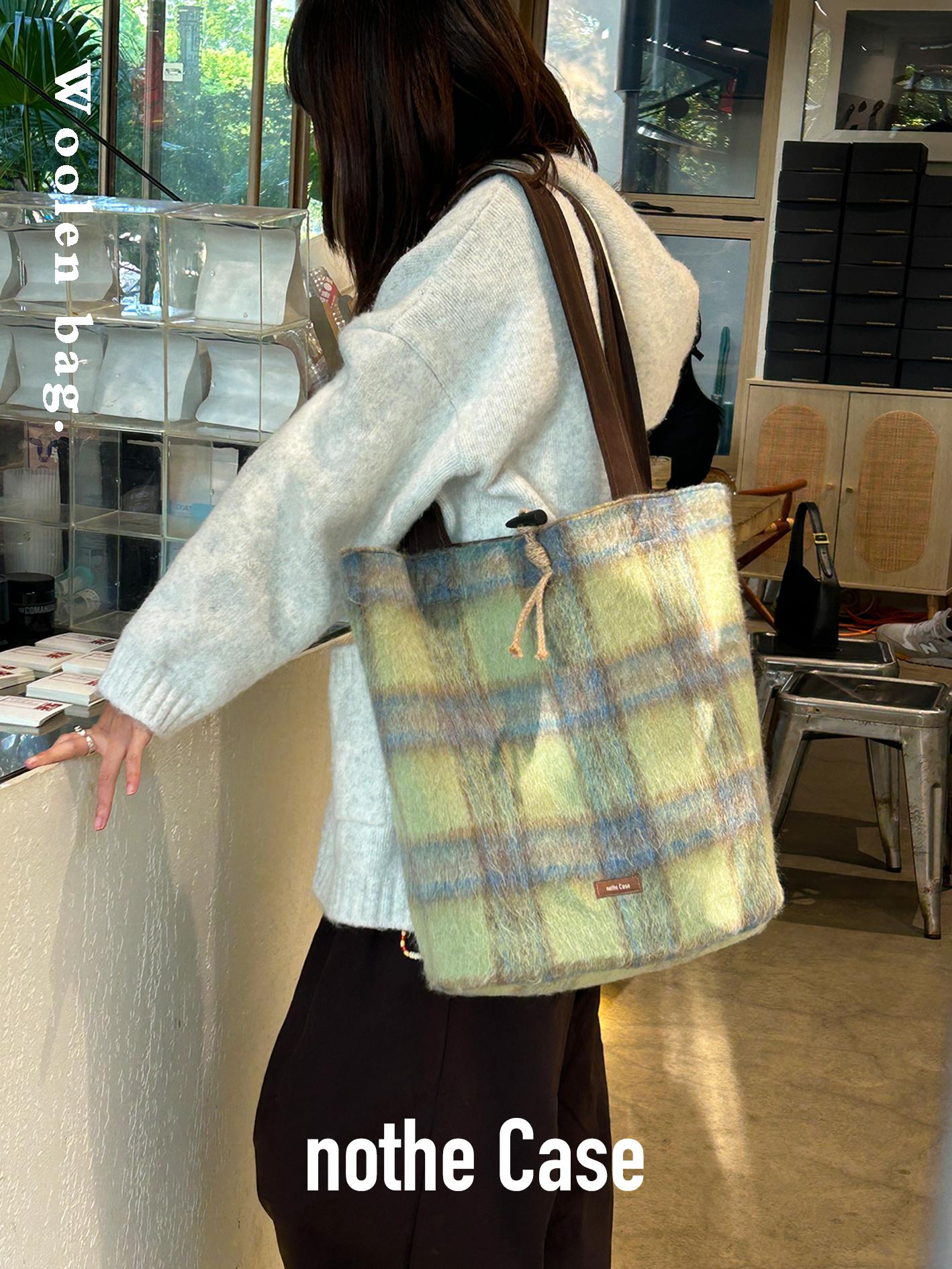 Large Capacity Plaid Tote Bag - Vintage Casual Commuter Bag for Relaxed Style - Perfect for Daily Use and Art Museum Visits Large Capacity Plaid Tote Bag - Vintage Casual Commuter Bag for Relaxed Style - Perfect for Daily Use and Art Museum Visits