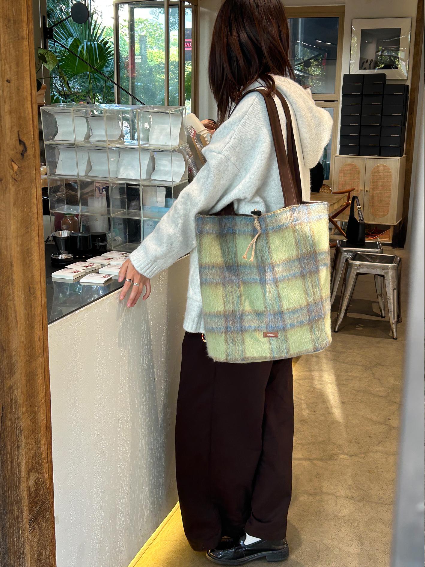 Large Capacity Plaid Tote Bag - Vintage Casual Commuter Bag for Relaxed Style - Perfect for Daily Use and Art Museum Visits Large Capacity Plaid Tote Bag - Vintage Casual Commuter Bag for Relaxed Style - Perfect for Daily Use and Art Museum Visits