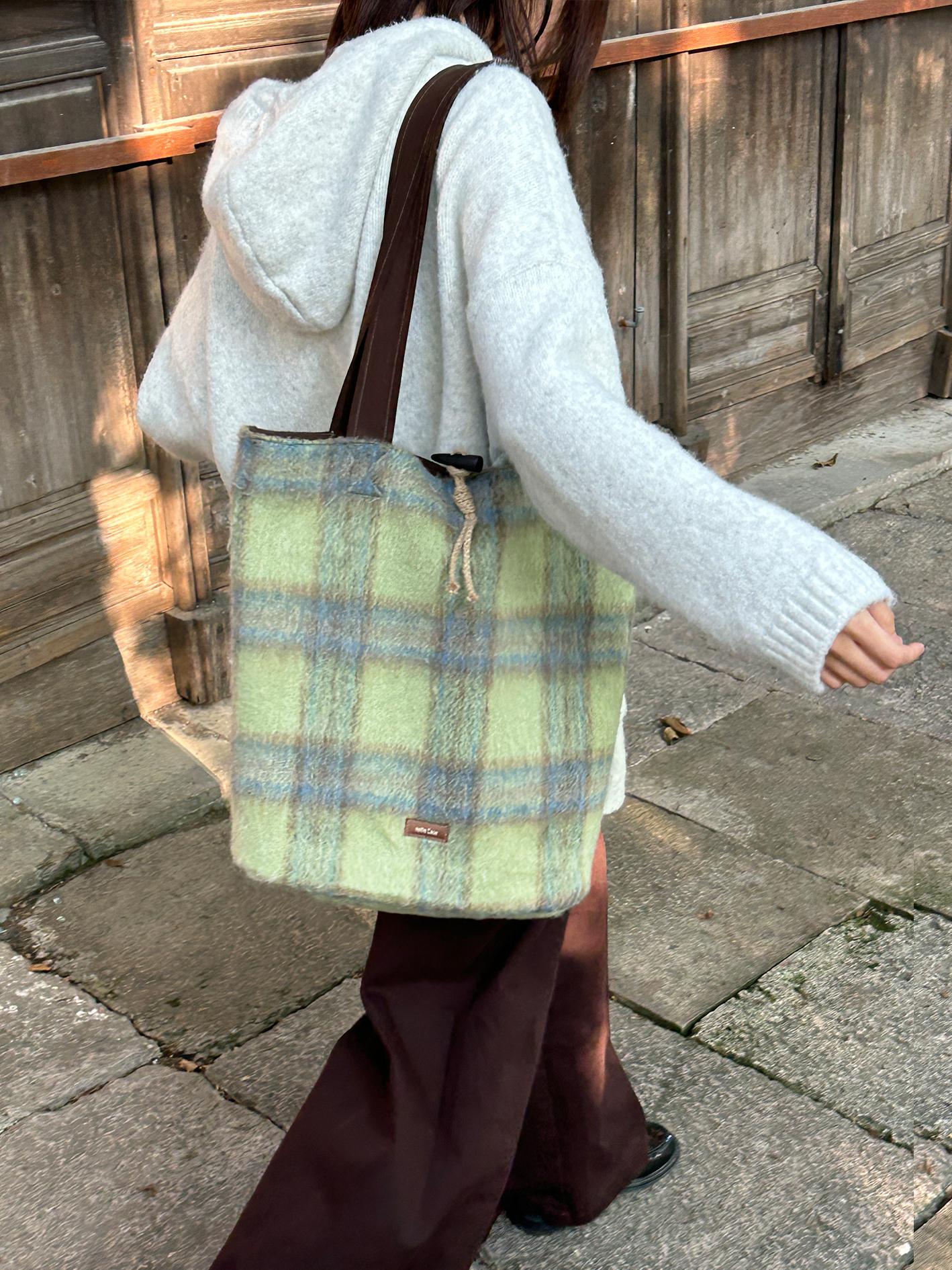 Large Capacity Plaid Tote Bag - Vintage Casual Commuter Bag for Relaxed Style - Perfect for Daily Use and Art Museum Visits Large Capacity Plaid Tote Bag - Vintage Casual Commuter Bag for Relaxed Style - Perfect for Daily Use and Art Museum Visits