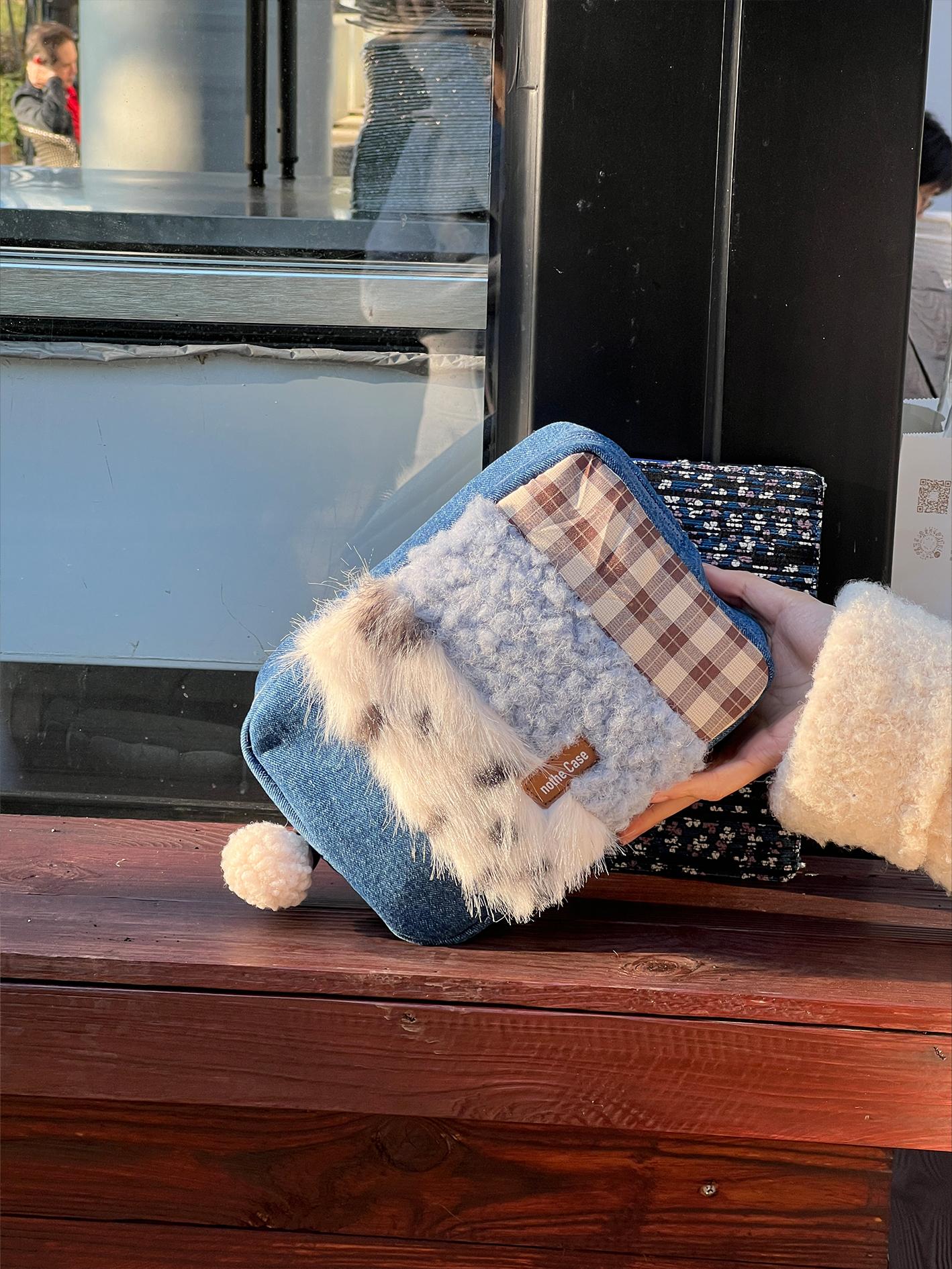 Large Capacity Portable Travel Makeup Bag - Stylish Original Storage Bag for Organizing Cosmetics - Perfect for On-the-Go Beauty Essentials Large Capacity Portable Travel Makeup Bag - Stylish Original Storage Bag for Organizing Cosmetics - Perfect for On-the-Go Beauty Essentials