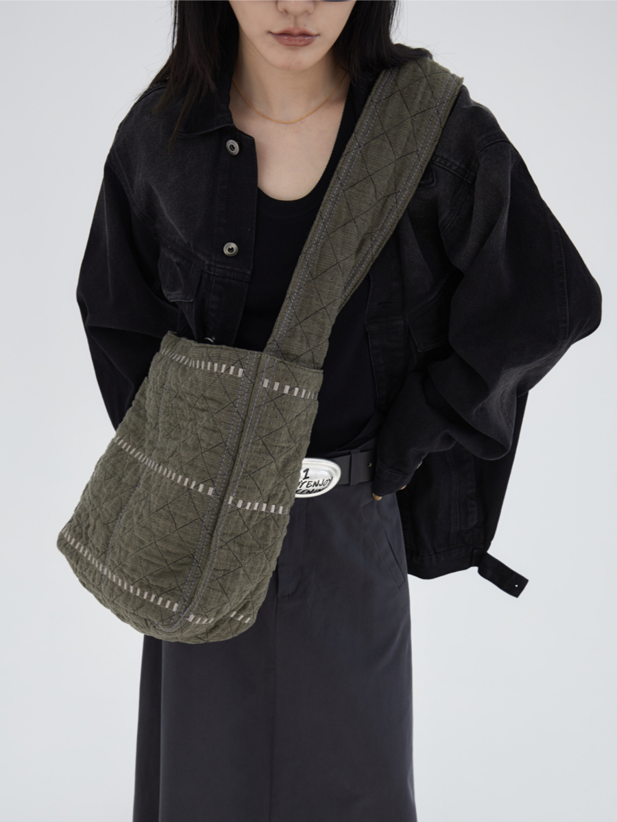 Large Capacity Vintage Wash Quilted Cotton Square Bag - Retro Style Tote for Everyday Use, 90s Inspired Fashion Large Capacity Vintage Wash Quilted Cotton Square Bag - Retro Style Tote for Everyday Use, 90s Inspired Fashion