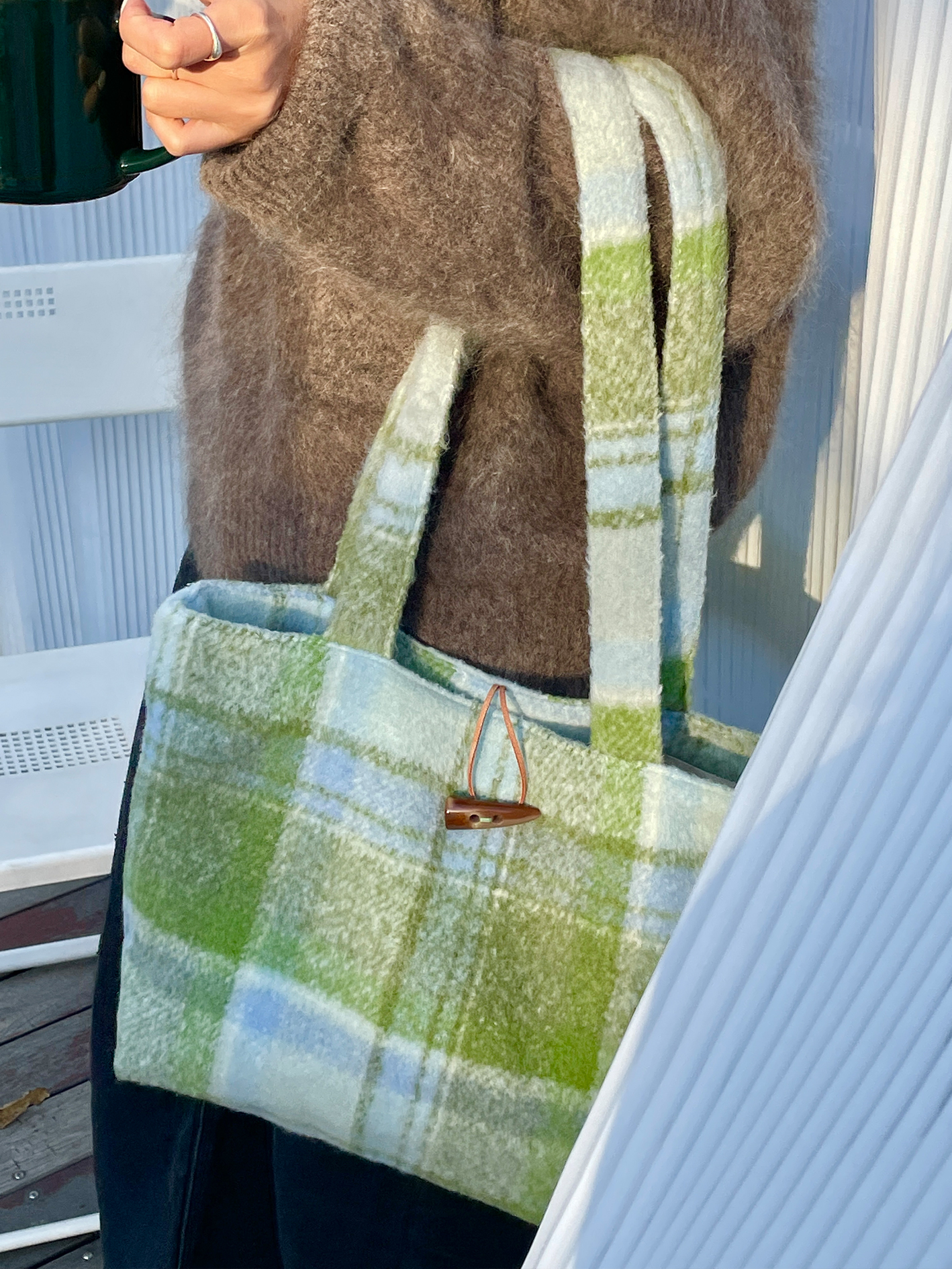 Large Capacity Wool Shoulder Tote Bag - Versatile Casual Fashion Bag for Everyday Use Large Capacity Wool Shoulder Tote Bag - Versatile Casual Fashion Bag for Everyday Use