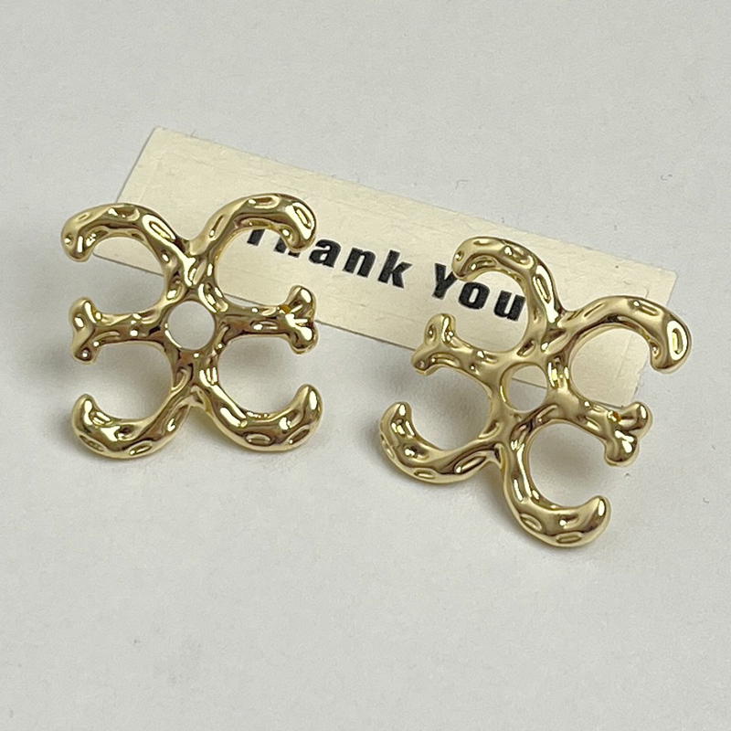 Large Logo Pearl Necklace for Women - COC-Style Light Luxury Sweater Chain, Versatile Clavicle Neck Chain, Trendy Fashion Accessory