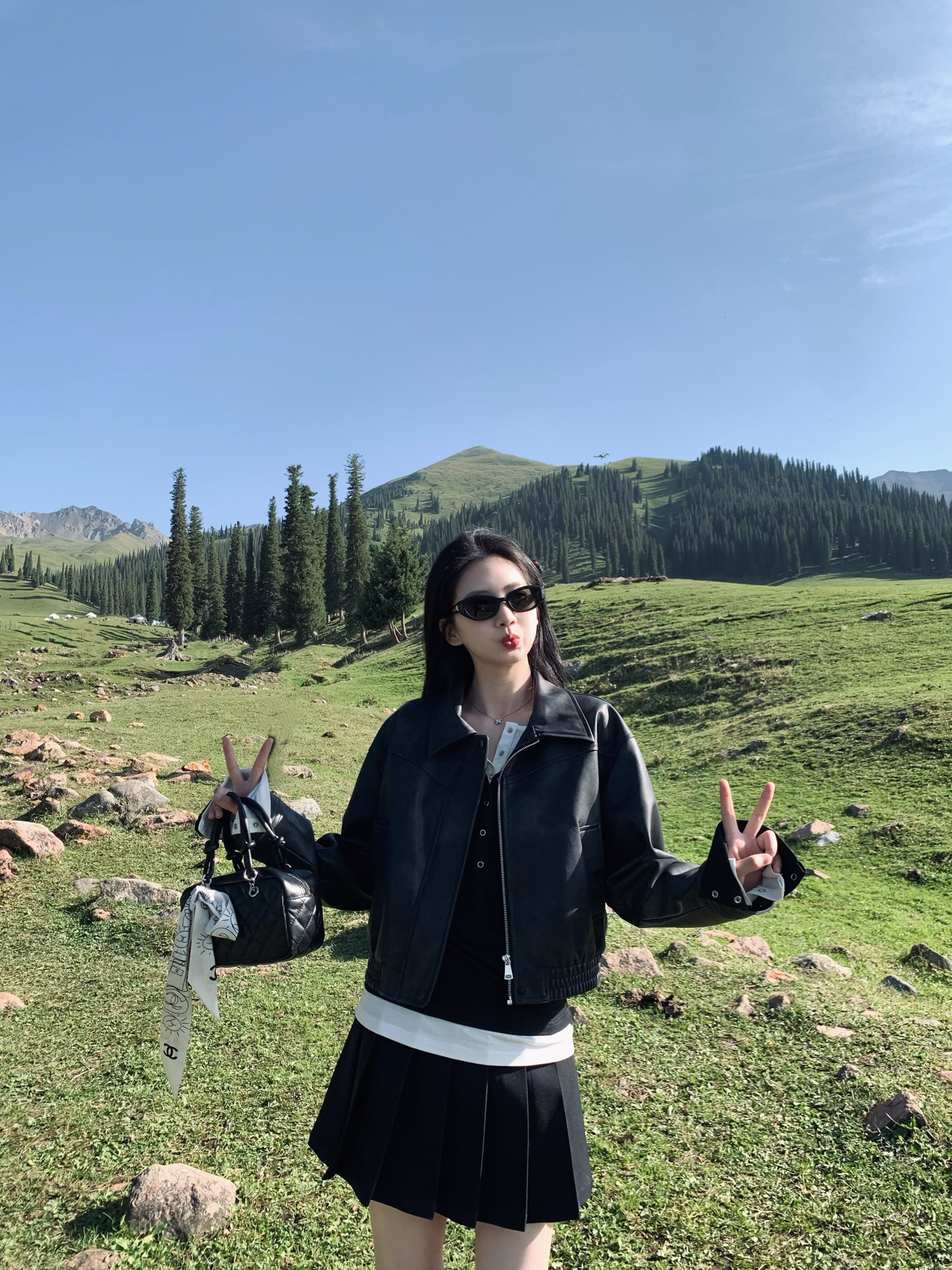 Layered Aesthetics Color Block Faux Two-Piece Long Sleeve T-Shirt - Comfortable Loose Fit Versatile 90s Style Top Layered Aesthetics Color Block Faux Two-Piece Long Sleeve T-Shirt - Comfortable Loose Fit Versatile 90s Style Top