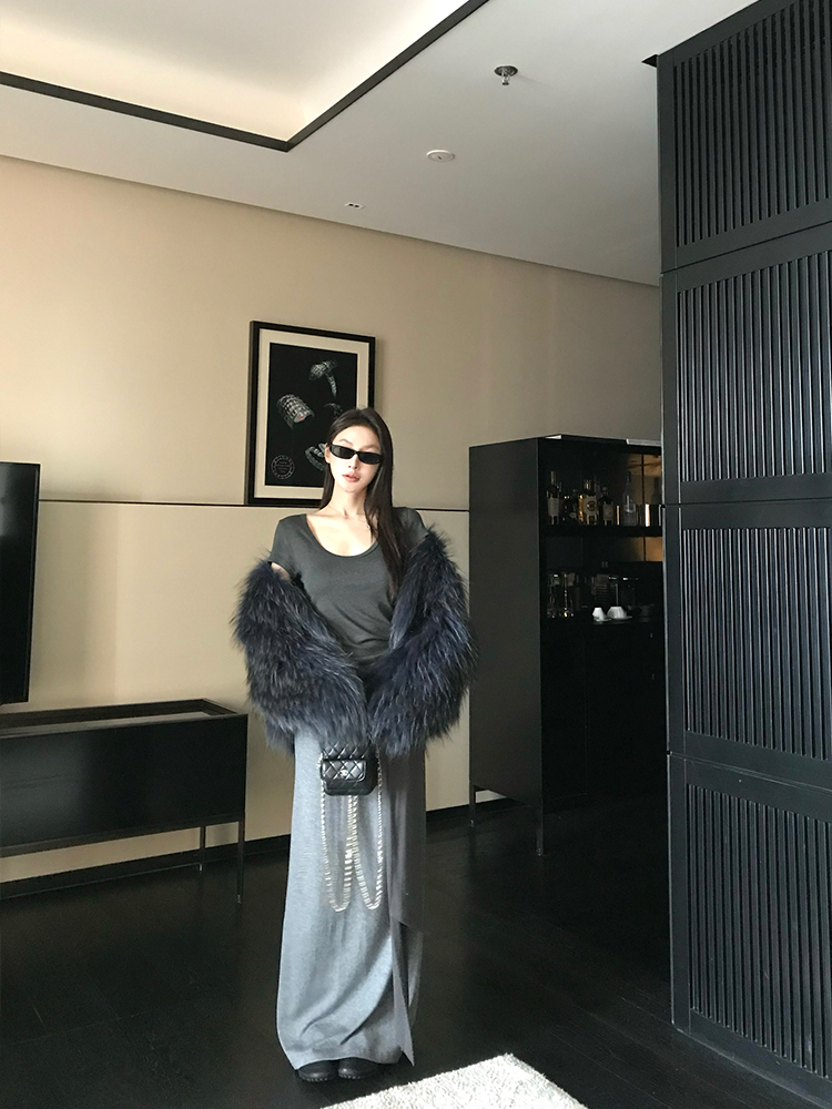 Layered Galaxy Raccoon Fur Double-Sided Woven Short Slim Coat for Women - High-End Fashion Outerwear Layered Galaxy Raccoon Fur Double-Sided Woven Short Slim Coat for Women - High-End Fashion Outerwear