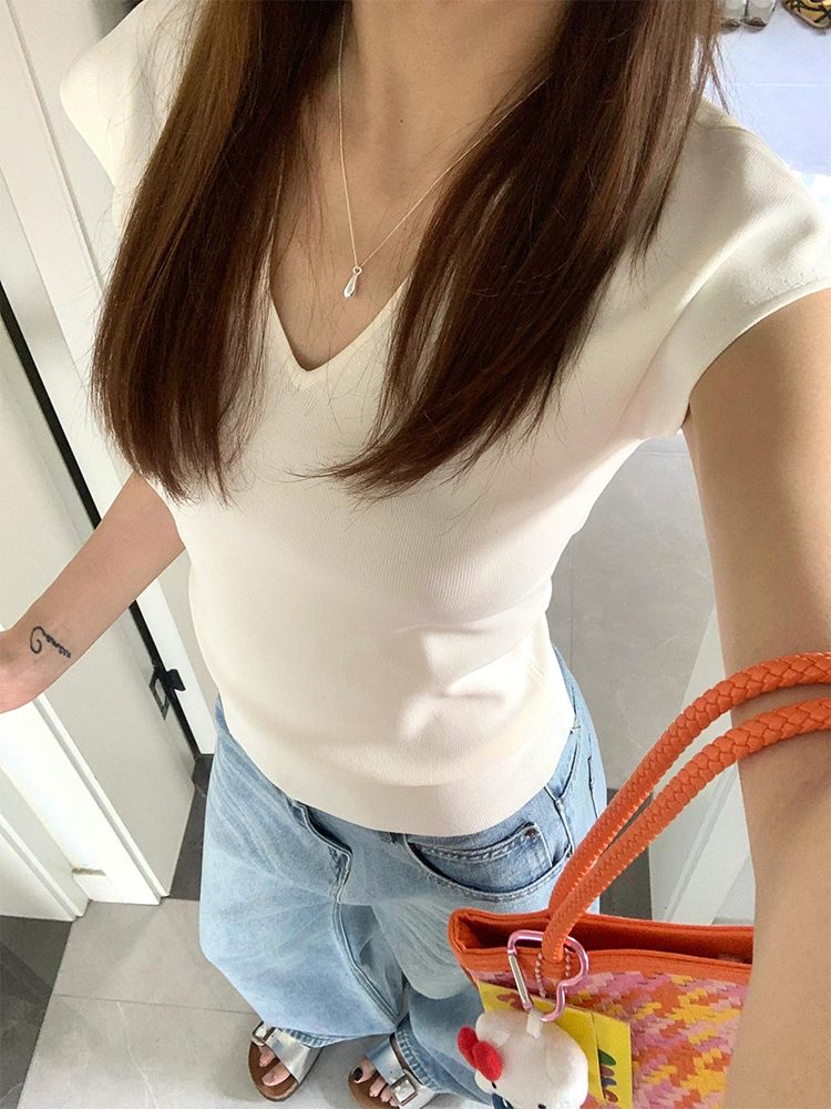 Light Blue High-Waisted Wide-Leg Jeans for Women, Loose Fit Summer Style, Flattering Straight-Leg Floor-Length Pants Light Blue High-Waisted Wide-Leg Jeans for Women, Loose Fit Summer Style, Flattering Straight-Leg Floor-Length Pants