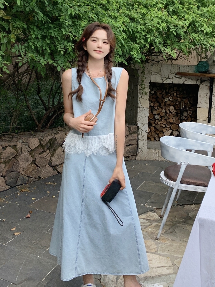 Light Blue Lace Vest and Skirt Two-Piece Set for Women – Trendy Summer 2025 Outfit, Fashionable Summer Style Light Blue Lace Vest and Skirt Two-Piece Set for Women – Trendy Summer 2025 Outfit, Fashionable Summer Style