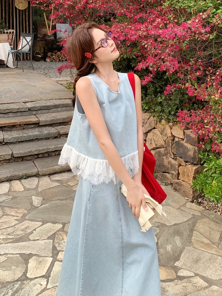 Light Blue Lace Vest and Skirt Two-Piece Set for Women â€“ Trendy Summer 2025 Outfit, Fashionable Summer Style