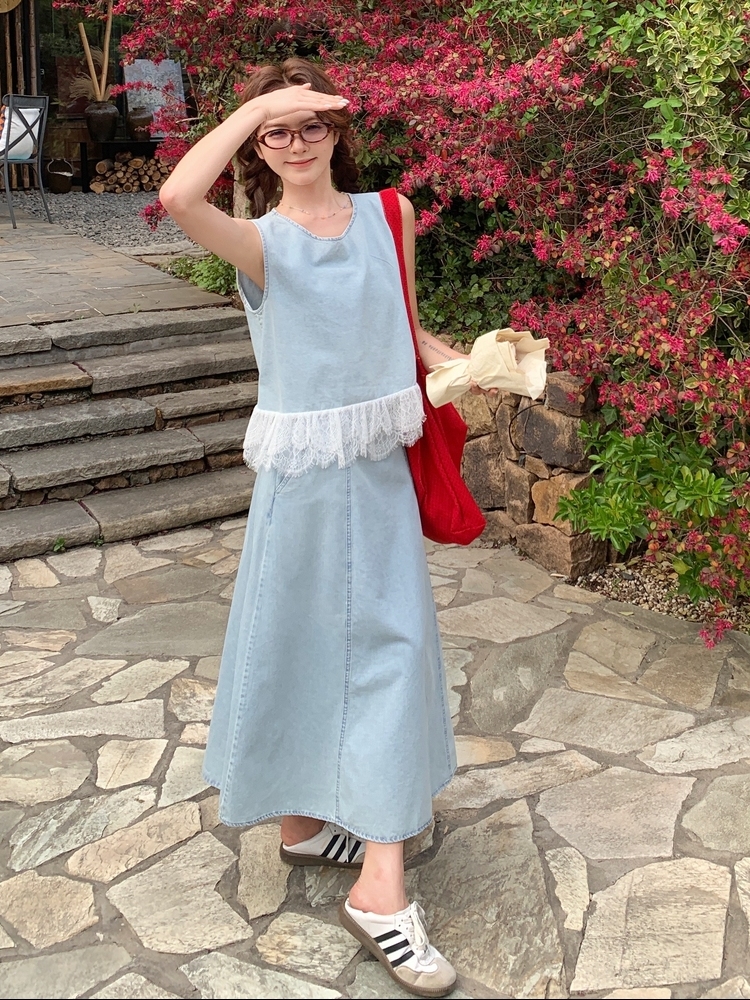 Light Blue Lace Vest and Skirt Two-Piece Set for Women – Trendy Summer 2025 Outfit, Fashionable Summer Style Light Blue Lace Vest and Skirt Two-Piece Set for Women – Trendy Summer 2025 Outfit, Fashionable Summer Style