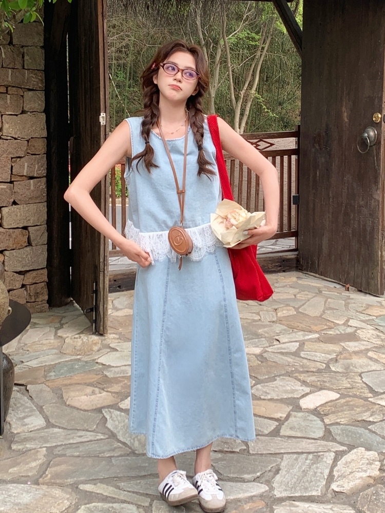 Light Blue Lace Vest and Skirt Two-Piece Set for Women – Trendy Summer 2025 Outfit, Fashionable Summer Style Light Blue Lace Vest and Skirt Two-Piece Set for Women – Trendy Summer 2025 Outfit, Fashionable Summer Style
