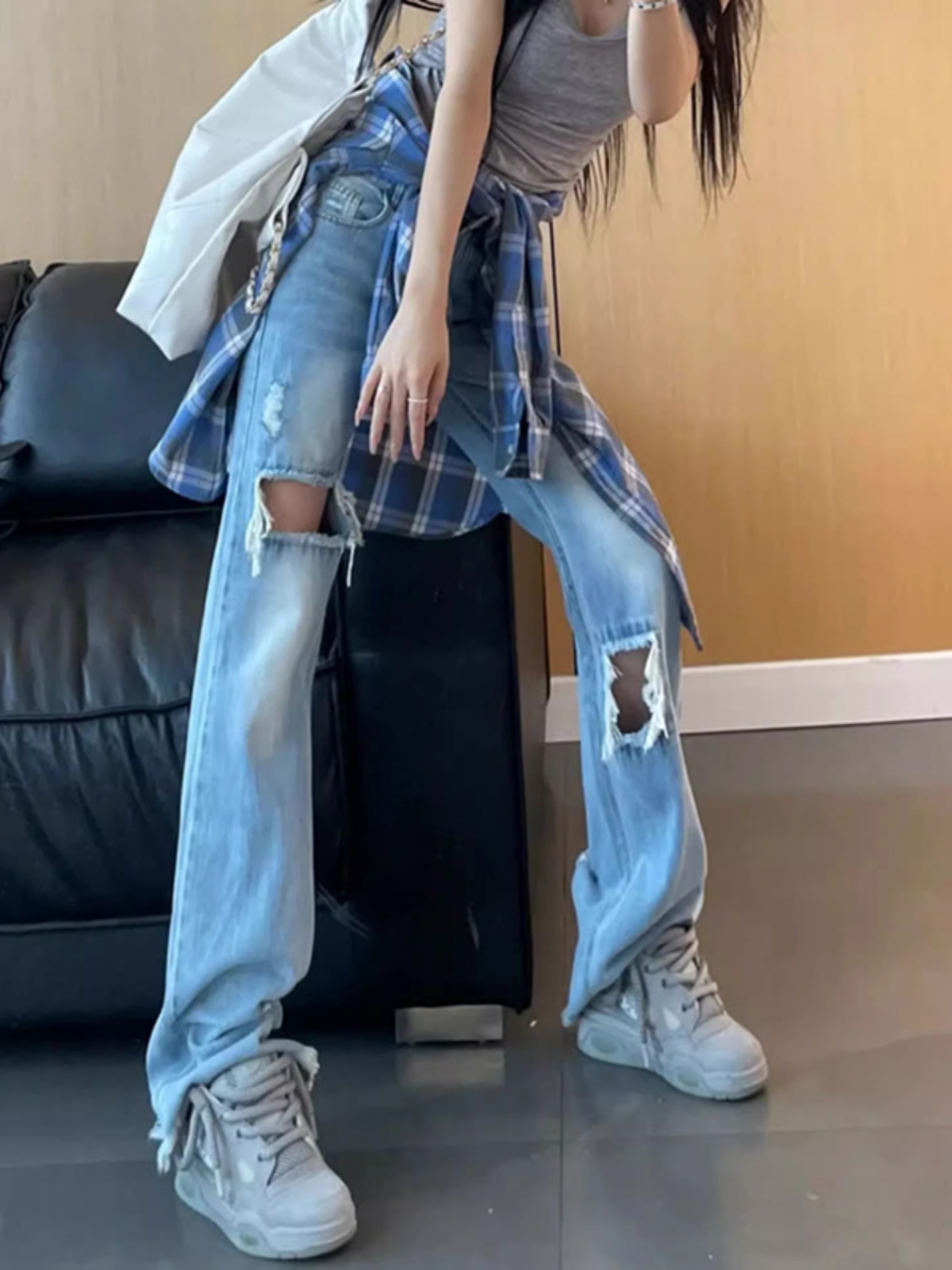 Light Blue Petite Ripped Wide-Leg Jeans for Women, Summer Straight Slim Fit, Flattering for Pear-Shaped Figures, 2025 Trend Light Blue Petite Ripped Wide-Leg Jeans for Women, Summer Straight Slim Fit, Flattering for Pear-Shaped Figures, 2025 Trend