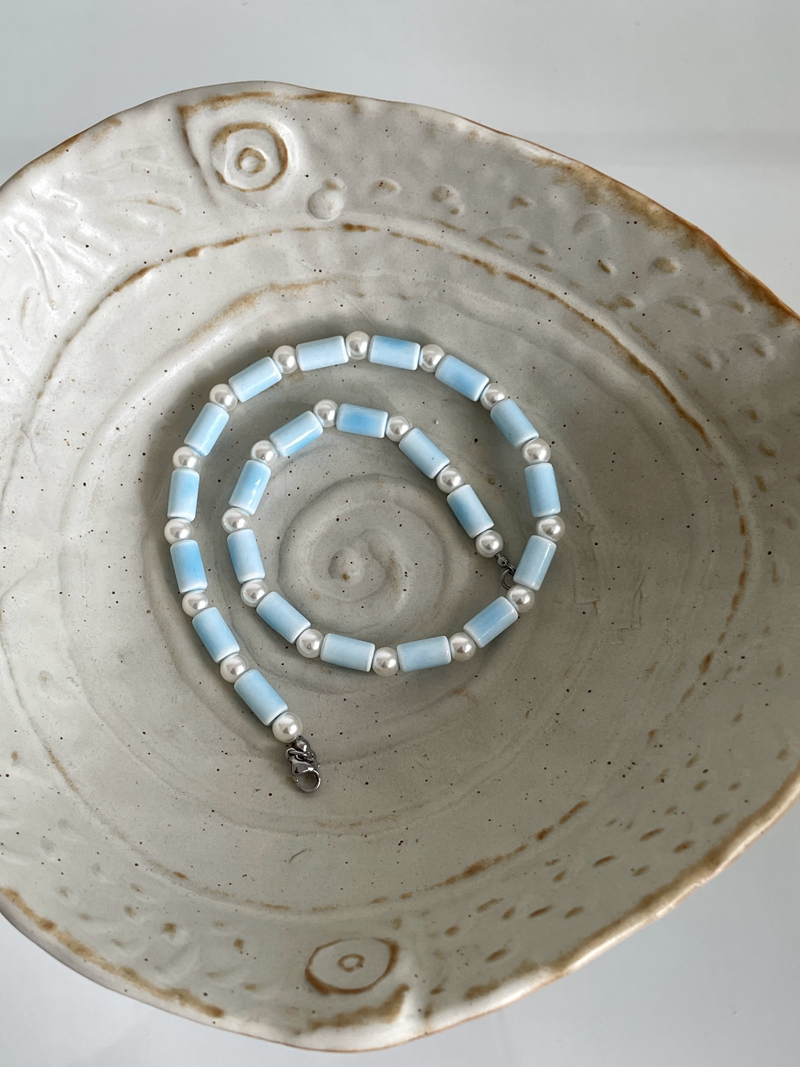 Light Blue Textured Ceramic Spliced Pearl Necklace for Women | Versatile High-End Clavicle Chain | Niche Beaded Design