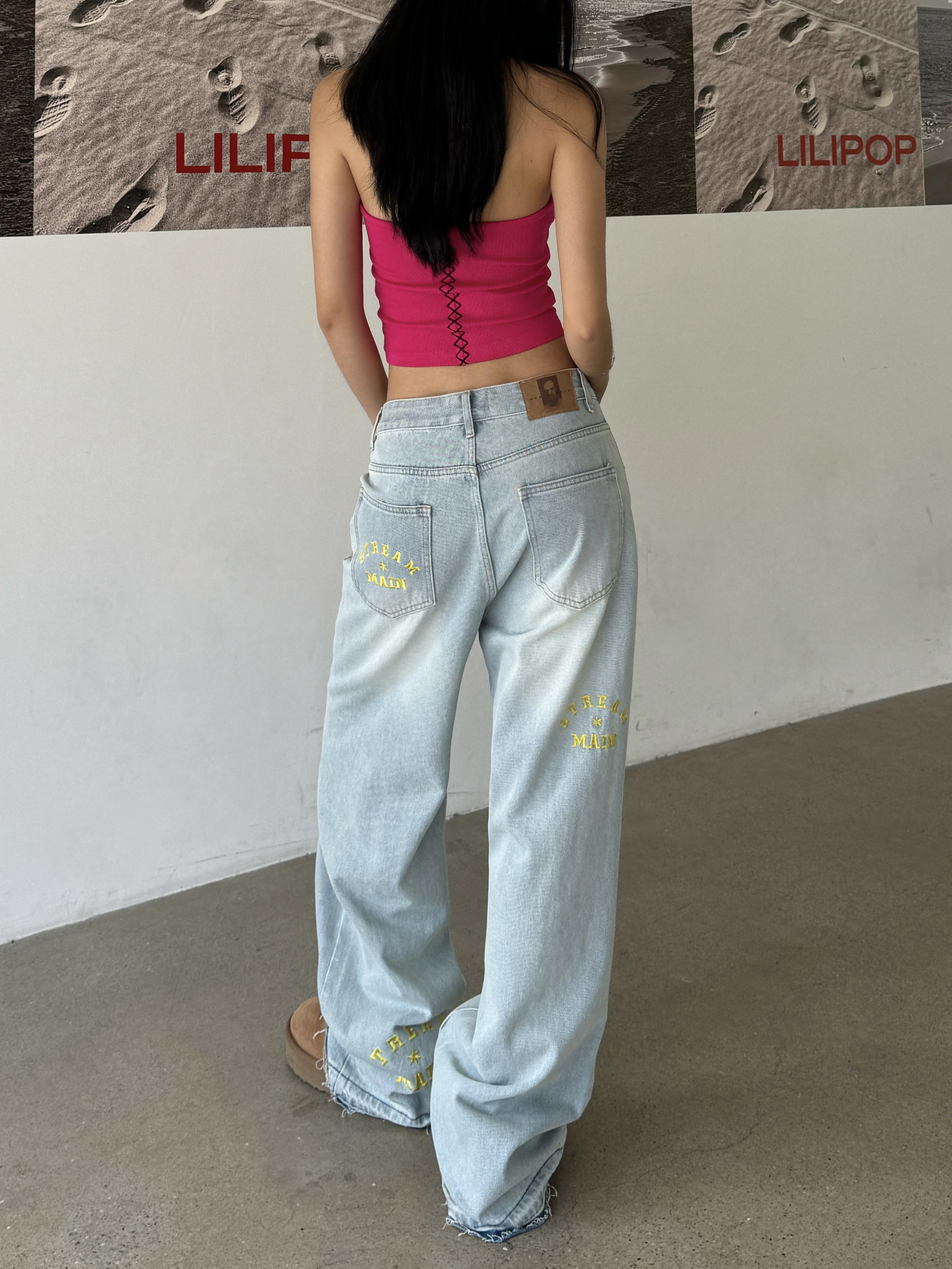Light Blue Wide-Leg Denim Pants with Retro Letter Embroidery - Slim Fit, Floor-Length, Vintage American Style Light Blue Wide-Leg Denim Pants with Retro Letter Embroidery - Slim Fit, Floor-Length, Vintage American Style