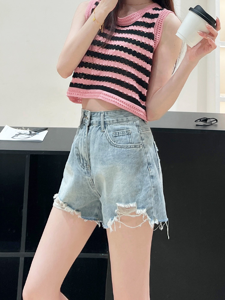 Light-Colored Ripped Denim Shorts for Women, High-Waisted Color-Block A-Line Skirt, Summer 2025 Korean Style Hot Pants Light-Colored Ripped Denim Shorts for Women, High-Waisted Color-Block A-Line Skirt, Summer 2025 Korean Style Hot Pants