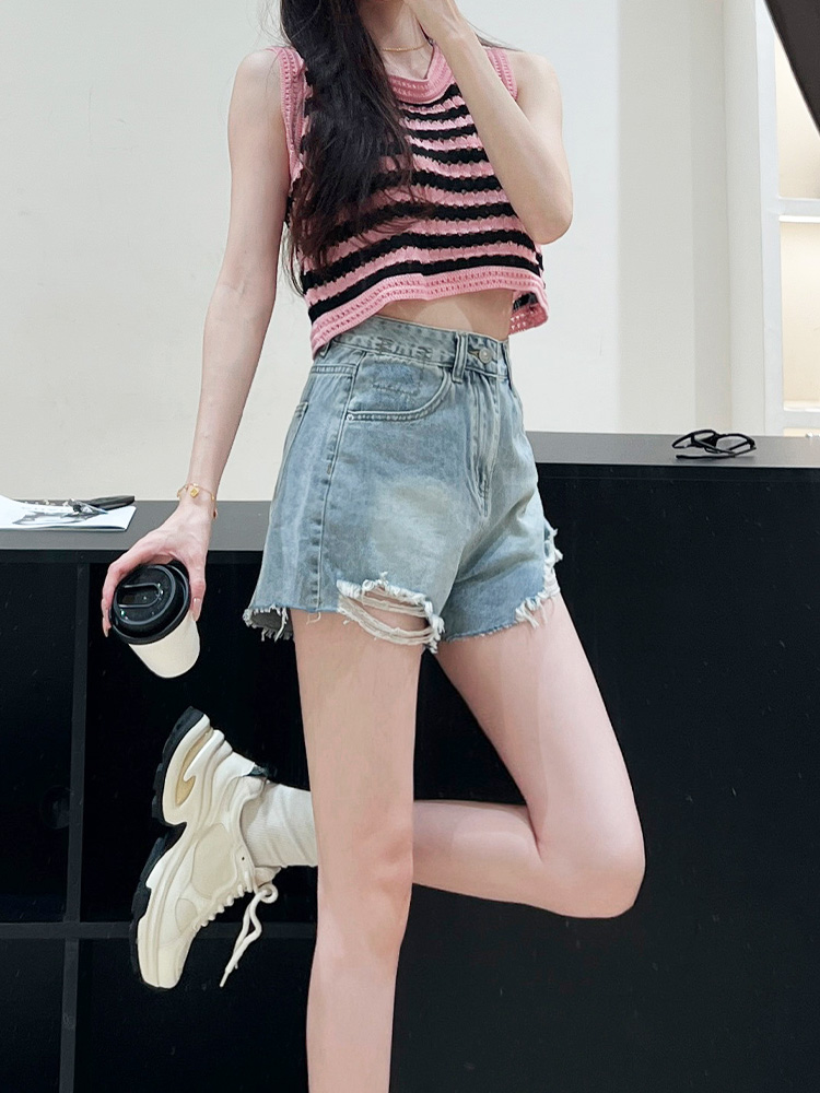 Light-Colored Ripped Denim Shorts for Women, High-Waisted Color-Block A-Line Skirt, Summer 2025 Korean Style Hot Pants Light-Colored Ripped Denim Shorts for Women, High-Waisted Color-Block A-Line Skirt, Summer 2025 Korean Style Hot Pants