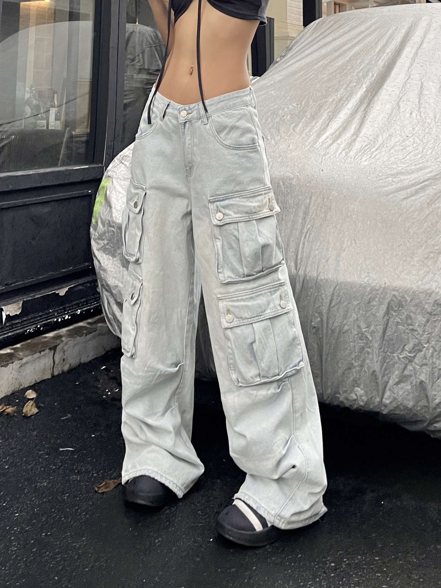 Light-Colored Wide-Leg Denim Workwear Pants with Multi-Pockets for Summer Street Style, Heavy-Duty American Vibe Light-Colored Wide-Leg Denim Workwear Pants with Multi-Pockets for Summer Street Style, Heavy-Duty American Vibe